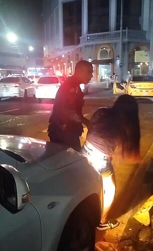 Noticia Radio Panamá | “Mujer muerde a un policía en desalojo de bares y discotecas en Santa Ana”