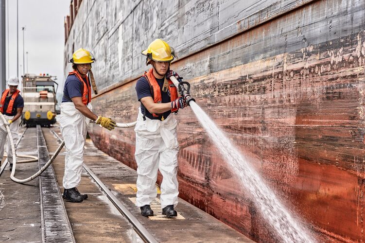 Noticia Radio Panamá | “Canal de Panamá continúa labores de limpieza tras fuga de combustible en la esclusa de Miraflores”