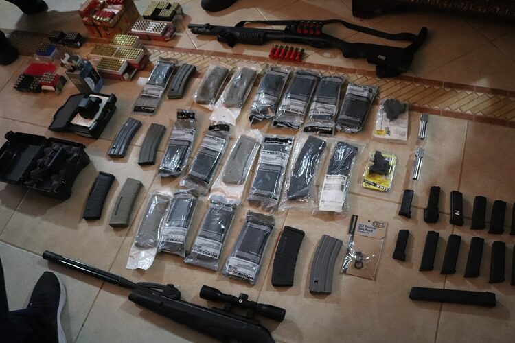 Police arrest American with weapons in his car in Coronado