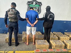 “Policía aprehende a colombiano y decomisa 600 paquetes de presunta droga”