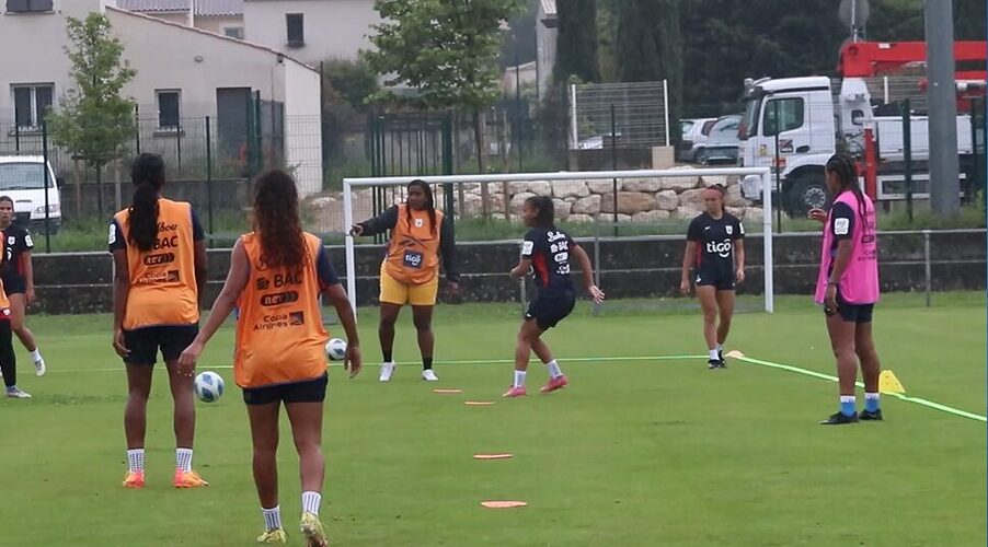 Featured image for “Selección Femenina Sub-20 ya entrena en Francia”