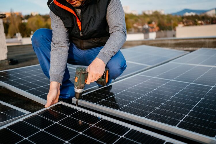 Noticia Radio Panamá | “ACODECO inicia investigación contra empresas de distribución eléctrica por presuntas prácticas monopolísticas en la instalación de paneles solares”