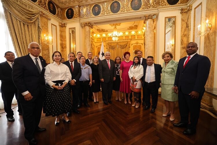 Noticia Radio Panamá | “Presidente Mulino juramenta a los nuevos Gobernadores”