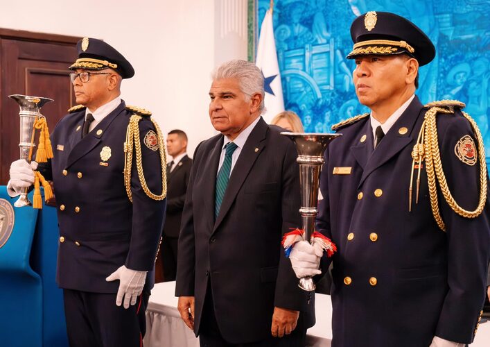 Featured image for “Presidente Mulino instruye a nuevas autoridades de los Bomberos a modernizar la institución”