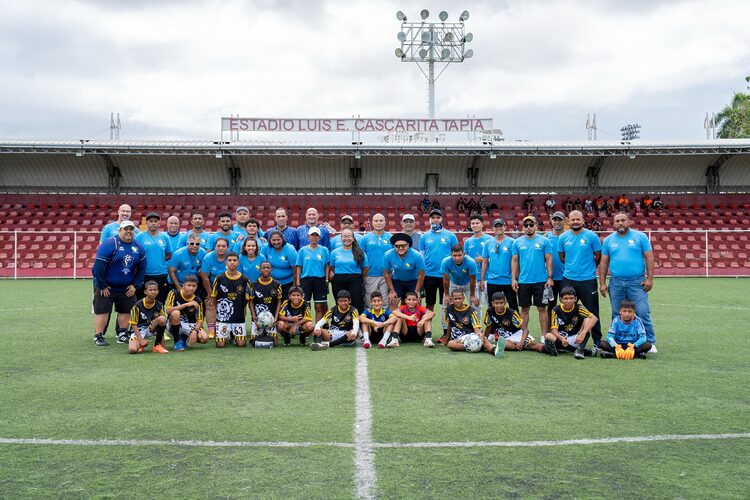 Featured image for “Leyenda del fútbol argentino dictó clínica para entrenadores en Panamá”