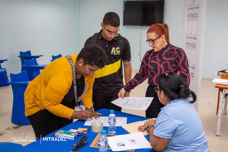 Featured image for “Mitradel propicia espacios para la primera experiencia laboral de estudiantes en todo el país”