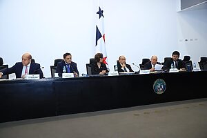 “Bancadas legislativas presentan propuestas de modificanos a la Ley de la CSS”