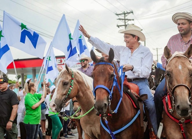 Cortizo realiza caravana en Juan D az donde agradece apoyo de la